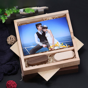 SPRING PLANTING <span class=keywords><strong>Vente</strong></span> directe d'usine Logo personnalisable 32 Go Cadeau de mariage Boîte d'album photo en bois avec clé USB en bois - Product Image 1