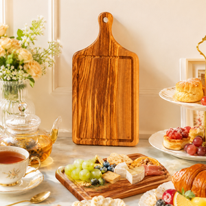 Tabla de cortar de madera maciza de olivo con asa y ranura para jugos, para servir pan, queso y como decoración - Product Image 6