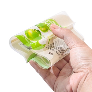 <span class=keywords><strong>Film</strong></span> plastique thermorétractable personnalisé avec impression de logo, <span class=keywords><strong>film</strong></span> en rouleau pour étiquettes de bouteilles d'eau minérale et de boissons, PET PVC - Product Image 2