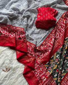 โสร่งผ้าไหมงานแฮนด์เมดสุดหรูพร้อมด้วยชิกันคาริลัคเนาที่ประณีตการปักลายสไตล์ปากีสถานสำหรับงานแต่งงานในโอกาสพิเศษ - Product Image 2