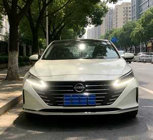 นิสสันมือสอง ปี 2023 เครื่องยนต์ 2.0 ลิตร รถเก๋งขนาดกลาง เกียร์อัตโนมัติ CVT เบาะหนัง หลังคาซันรูฟ ประหยัดน้ำมัน ใช้เชื้อเพลิงเบนซิน พวงมาลัยซ้าย ล้อแม็ก R17 - Product Image 1
