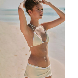 Top de <span class=keywords><strong>bikini</strong></span> triangular amarillo para mujer, sexy, con lazo en la espalda, ribete en contraste y detalle de lazo, tipo halter, con tiras - Product Image 1
