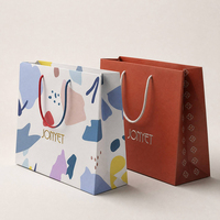 Sac de shopping en papier peint à la main, personnalisé avec logo sur mesure, de luxe et artistique, pour emballage cadeau de produits de soin de la peau, usine de production tout-en-un.