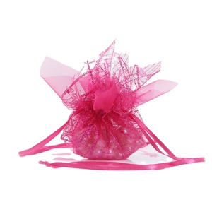 Sac cadeau en maille à cordon de serrage Sanas Professional Designer pour les cadeaux quotidiens et les baby showers au prix d'usine - Product Image 1
