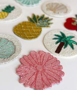 Juego de Posavasos Artesanales con Cuentas, Antideslizantes, Resistentes al Calor, Decorativos para Mesas de Café, Comedores y Espacios de Trabajo - Product Image 1