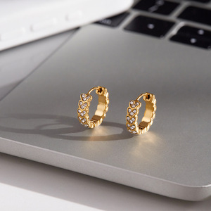 Pendientes de Aro Dorados con Corazón de Diamantes de Imitación en Acero Inoxidable, Joyería para Uso Diario de Mujer - Product Image 4