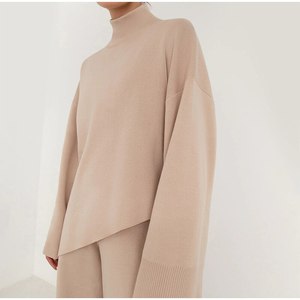 Set Due Pezzi da <span class=keywords><strong>Donna</strong></span> con Maglione Lungo Asimmetrico a Collo Alto e Pantaloni a Gamba <span class=keywords><strong>Larga</strong></span>, Motivo Personalizzato per l'Inverno - Product Image 3
