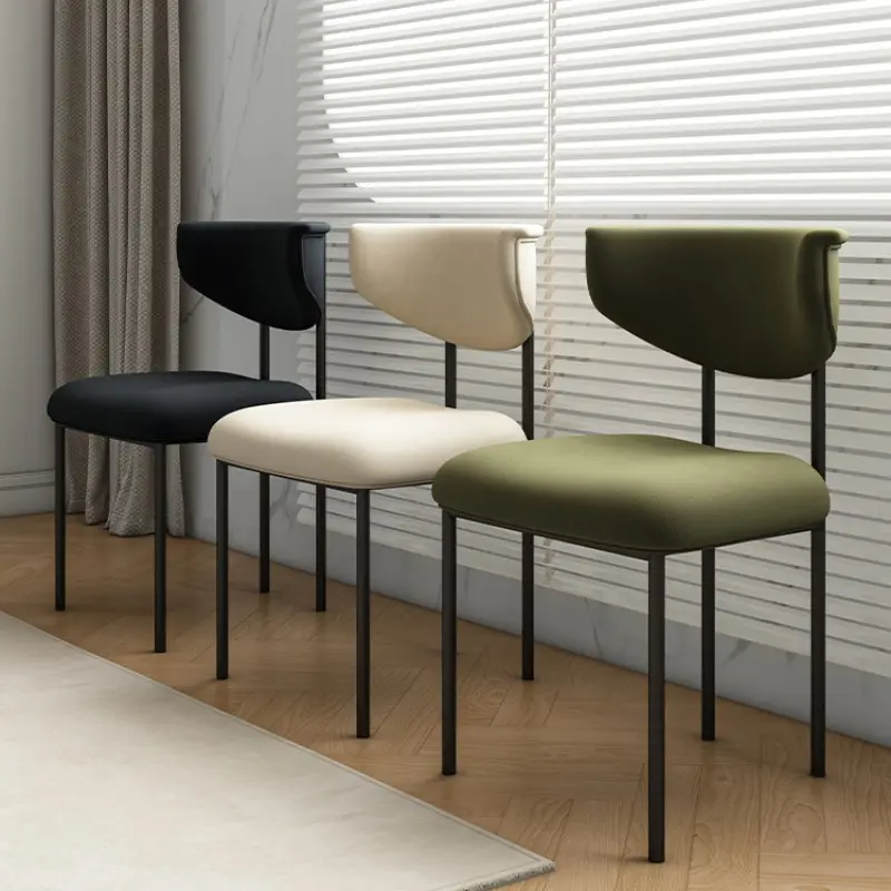 Chaise de salle à manger de style crème française modèle de designer de célébrité Internet restaurant minimaliste moderne chaise de maison italienne fauteuil en métal