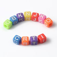 6mm vierkante letterkralen van hars voor sieraden en knutselwerk
