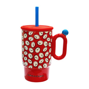 Taza de cerámica Doraemon de gran capacidad con tapa y asa, pintada a mano con colores bajo el esmalte, perfecta para regalo de pareja. - Product Image 2