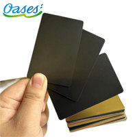 Quantité minimale de commande 100 cartes NFC en métal blanc hybride coloré à utiliser comme carte de visite numérique