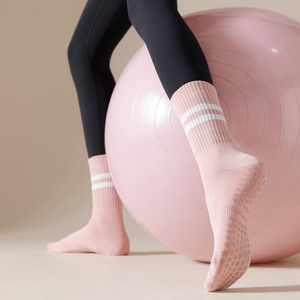 Chaussettes de yoga et de danse pour femmes en gros, avec logo personnalisé, antidérapantes, respirantes, en coton, pour Pilates - Product Image 2