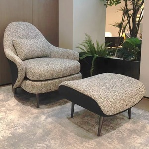 Ensemble fauteuil et pouf élégants avec rembourrage en <span class=keywords><strong>peluche</strong></span> et design moderne pour un confort élégant dans n'importe quel espace - Product Image 1