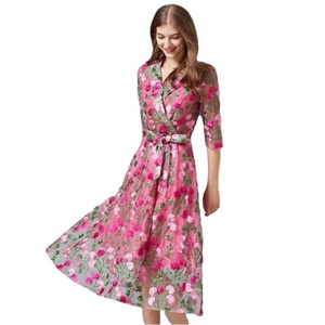 Tissu en dentelle de tulle brodé de fleurs colorées élégant pour robes - Product Image 1