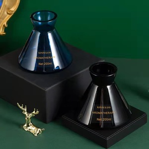 Botella de vidrio triangular, fragancia para el hogar, lujo para difusor de <span class=keywords><strong>caña</strong></span>, aceite esencial de Aroma negro, frasco cónico vacío para regalo - Product Image 3