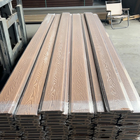 Panneaux de clôture extérieure WPC personnalisés en usine, clôture de jardin composite traditionnelle pour l'intimité, imperméable, résistant aux UV, garantie 5 ans