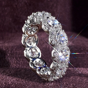 Anello Rotondo con Design a Fascia Completa, Stile Vintage per Donne - Product Image 5