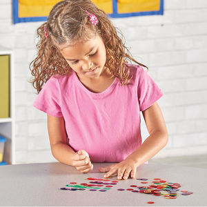 Ensemble <span class=keywords><strong>de</strong></span> 250 jetons en plastique <span class=keywords><strong>de</strong></span> couleurs assorties, compteurs mathématiques transparents et marqueurs <span class=keywords><strong>de</strong></span> bingo pour l'éducation des enfants - Product Image 6