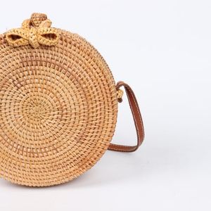 Bolso tejido de mimbre redondo tejido a mano de alta calidad a precio de fábrica con correa de cuero, bolso cruzado para mujer hecho en Vietnam - Product Image 1