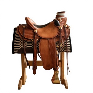 Selle de cheval BS International de haute qualité, design gravé sur mesure, cuir durable, selle de course anglaise durable, européenne - Product Image 2