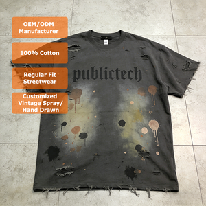 Camiseta Personalizada de Estilo Urbano, 100% Algodón, 300GSM, Negra, con Pintura en Aerosol, Estampado Digital Desgastado, Lavado Ácido, Camiseta para Hombre con Logotipo Frontal - Product Image 1