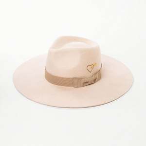 Sombrero Fedora de Ala Ancha con Diseño de Corazón Quemado, Personalizado con Logotipo Grabado con Láser, a la Moda y Moderno, de Fieltro de Lana - Product Image 2