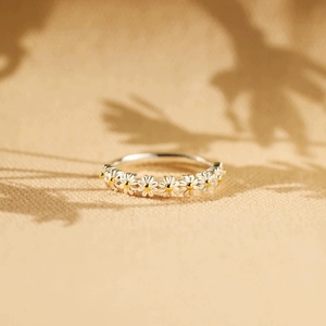 RFJEWEL Anello Margherita Placcato Oro 18K in Stile Coreano per Occasioni Speciali da Donna - Product Image 3