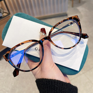 Qianai – monture de lunettes œil-de-chat, verres Tr90, protection contre la lumière bleue, pour femmes, design irrégulier à la mode - Product Image 2