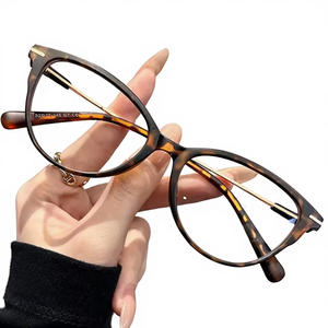 <span class=keywords><strong>Gafas</strong></span> <span class=keywords><strong>de</strong></span> Sol Estilo Coreano <span class=keywords><strong>con</strong></span> Marco <span class=keywords><strong>de</strong></span> Ojo <span class=keywords><strong>de</strong></span> Gato, Fotocromáticas, Anti Luz Azul, Modernas, Versátiles, Unisex - Product Image 2