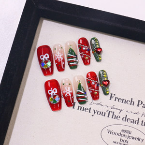 Atmósfera festiva navideña completamente nueva, árbol de Navidad pintado a mano con corazones rojos, uñas postizas hechas a mano. - Product Image 1
