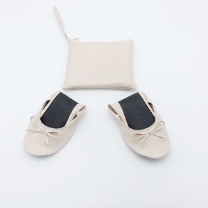 Vente en gros de <span class=keywords><strong>ballerines</strong></span> pliables nues personnalisées imprimées cadeaux de mariage d'été pour les invités fermeture à enfiler légère - Product Image 6