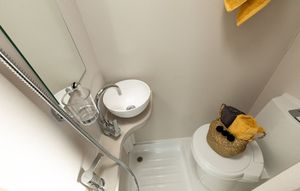 Rimorchio da viaggio per roulotte di lusso più venduto di 2025 UK con finestra panoramica - Product Image 4