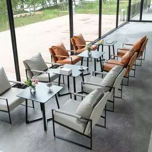 Sofá Minimalista Ergonómico GQK Nórdico Ligero de Una Plaza en Cuero Sintético con Estructura Metálica para Tienda de Ropa Online - Product Image 6