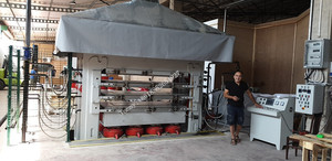 Venta directa de fábrica: máquina para molduras de puertas, <span class=keywords><strong>prensa</strong></span> de puertas de 5 pistones, <span class=keywords><strong>prensa</strong></span> en caliente de melamina HDF para puertas - Product Image 2