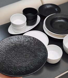 Assiettes à dîner en porcelaine classiques noires et blanches, en pierre solide, haut de gamme, écologiques, personnalisables pour les hôtels - Product Image 5