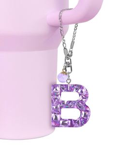 Diseños Personalizados y Creaciones de Accesorios Promocionales de Moda: Llaveros de Cristal con Letras Inglesas - Product Image 4