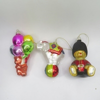 Ornamen Figur Astronot Roket Merah Perak Bentuk Luar Angkasa untuk Dekorasi Gantungan Pohon Natal