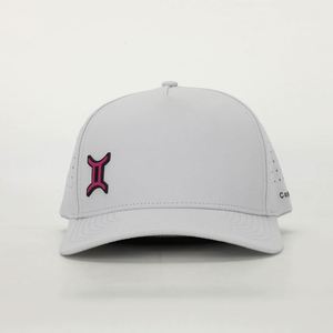 Gorras Deportivas Personalizadas al por Mayor con Logotipo, Gorra de Béisbol de 5 Paneles con Orificios Láser, Lazos, Transpirable, Impermeable, Unisex, Ajustable - Product Image 1