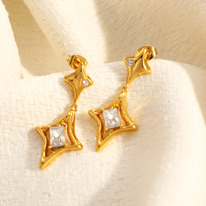 Boucles d'oreilles pendantes en forme d'étoile plaquées or 18 carats avec zircon incrusté, bijoux de mode pour femmes actives EH12241 - Product Image 4