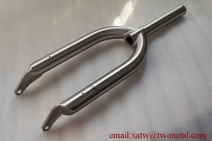 <span class=keywords><strong>Fourche</strong></span> de vélo BMX titane personnalisée <span class=keywords><strong>20</strong></span> \ "direction droite 9mm essieu ressort pneumatique <span class=keywords><strong>20</strong></span> \" personnalisé Ti BMX <span class=keywords><strong>fourche</strong></span> de vélo - Product Image 5