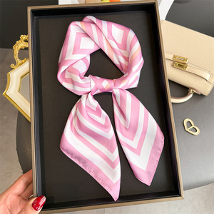 Sciarpa in Raso a Righe Geometriche <span class=keywords><strong>per</strong></span> Donne, Effetto Seta, Motivo Chevron Moderno, Sciarpa Quadrata in Raso, Foulard da <span class=keywords><strong>Collo</strong></span> 27 Pollici OEM/ODM - Product Image 5