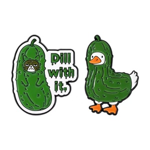 Al por mayor Novedad 2026 Pin de metal personalizado y bonito con diseño de pepinillos, patos y gatos estilo caricatura - Product Image 1