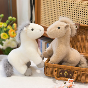 ตุ๊กตาม้าขนนุ่มพิมพ์โลโก้ได้ สีขาว น้ำตาล เบจ ของเล่นตุ๊กตาม้าสัตว์น่ารักสำหรับเด็ก ของขวัญเทศกาล หมอนอิงโซฟา หมอนตกแต่งบ้าน - Product Image 3