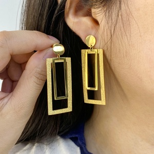 ต่างหูห้อยระย้าขนาดใหญ่ ดีไซน์หรูหรา ชุบทอง 18K สำหรับผู้หญิง ป้องกันการแพ้ รุ่นใหม่ล่าสุด - Product Image 5