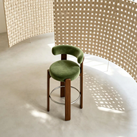 Tabouret de bar commercial de luxe rembourré avec dossier, style minimaliste moderne, pour îlot de cuisine extérieur ou comptoir de salle à manger d'hôtel