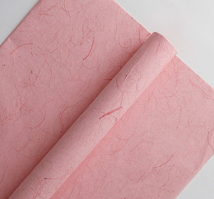 กระดาษไหมสีชมพูตัดด้วยมือ กระดาษไฟเบอร์สีพื้น สำหรับห่อช่อดอกไม้ กระดาษห่อดอกไม้สำหรับจัดดอกไม้ บรรจุภัณฑ์งานศิลปะดอกไม้ - Product Image 1