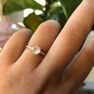 แหวนเงินแท้ 925 ลายตอก ประดับควอตซ์ 6 มม. แหวนหมั้นควอตซ์สีชมพู ชุบโรเดียม สำหรับงานแต่งงานหรือเป็นของขวัญ - Product Image 6