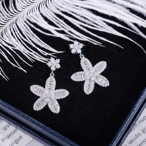 Orecchini a Fiore Scintillanti per Donne, Eleganti Gioielli Floreali alla Moda - Product Image 6