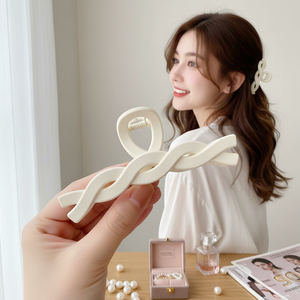 Spine per capelli in resina con fiocco scintillante all'ingrosso accessori per ragazze carine in metallo con perle da 5cm accessori moda - Product Image 2