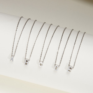 Collana con Ciondolo Iniziale Alfabeto Zooying Unisex, Catena Minimalista in Bambù, Gioielli alla Moda Resistenti allo Sbiadimento, Regalo per Uso Quotidiano - Product Image 3